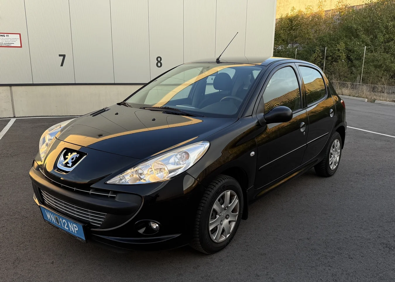 Schwarzer Peugeot 206 aus unserer Galerie